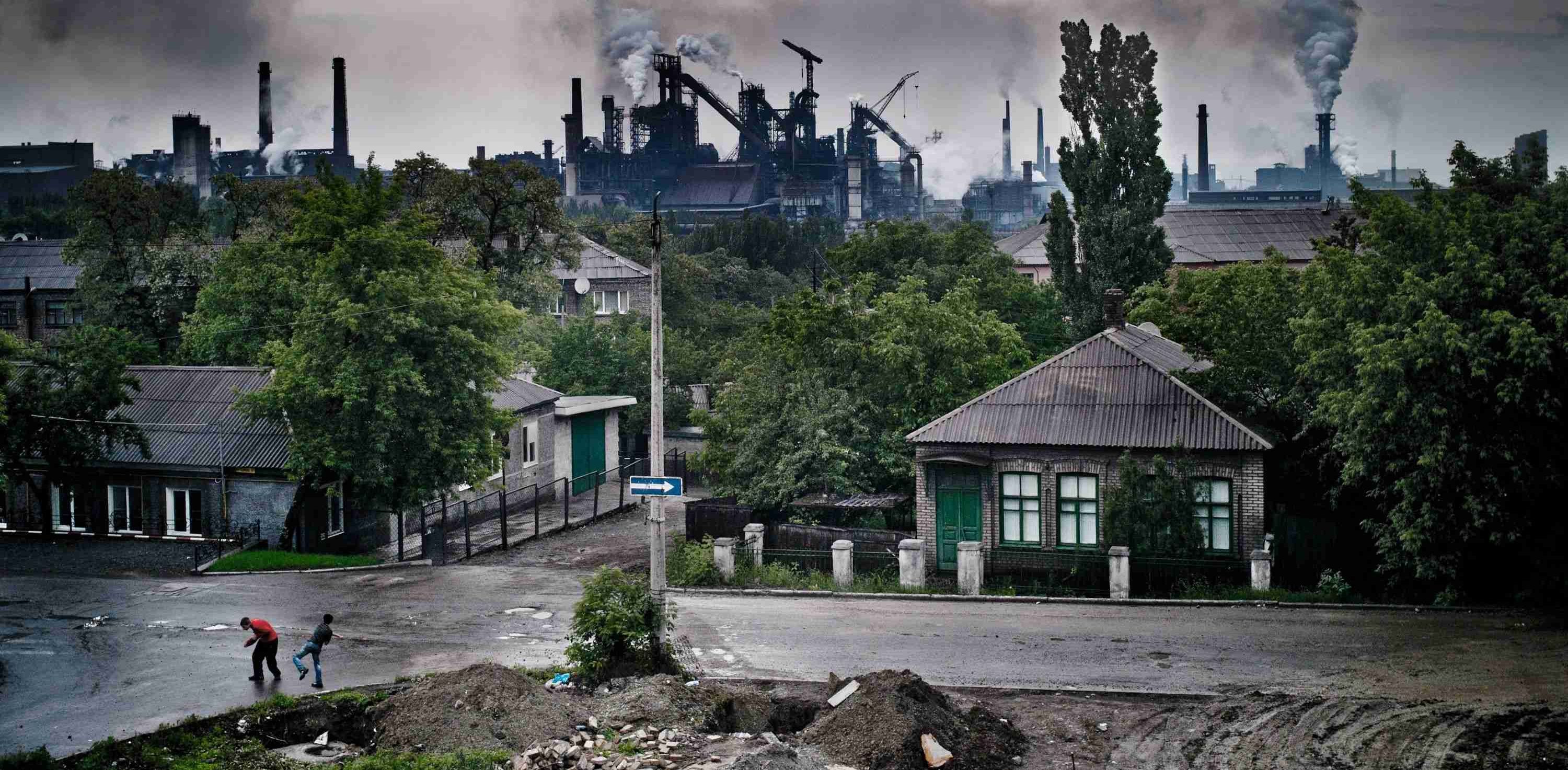 Двоє українських військових підірвалися на міні на Донбасі