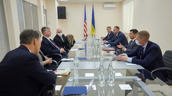 Заступник Помпео особисто приїхав до Зеленського в Кривий Ріг