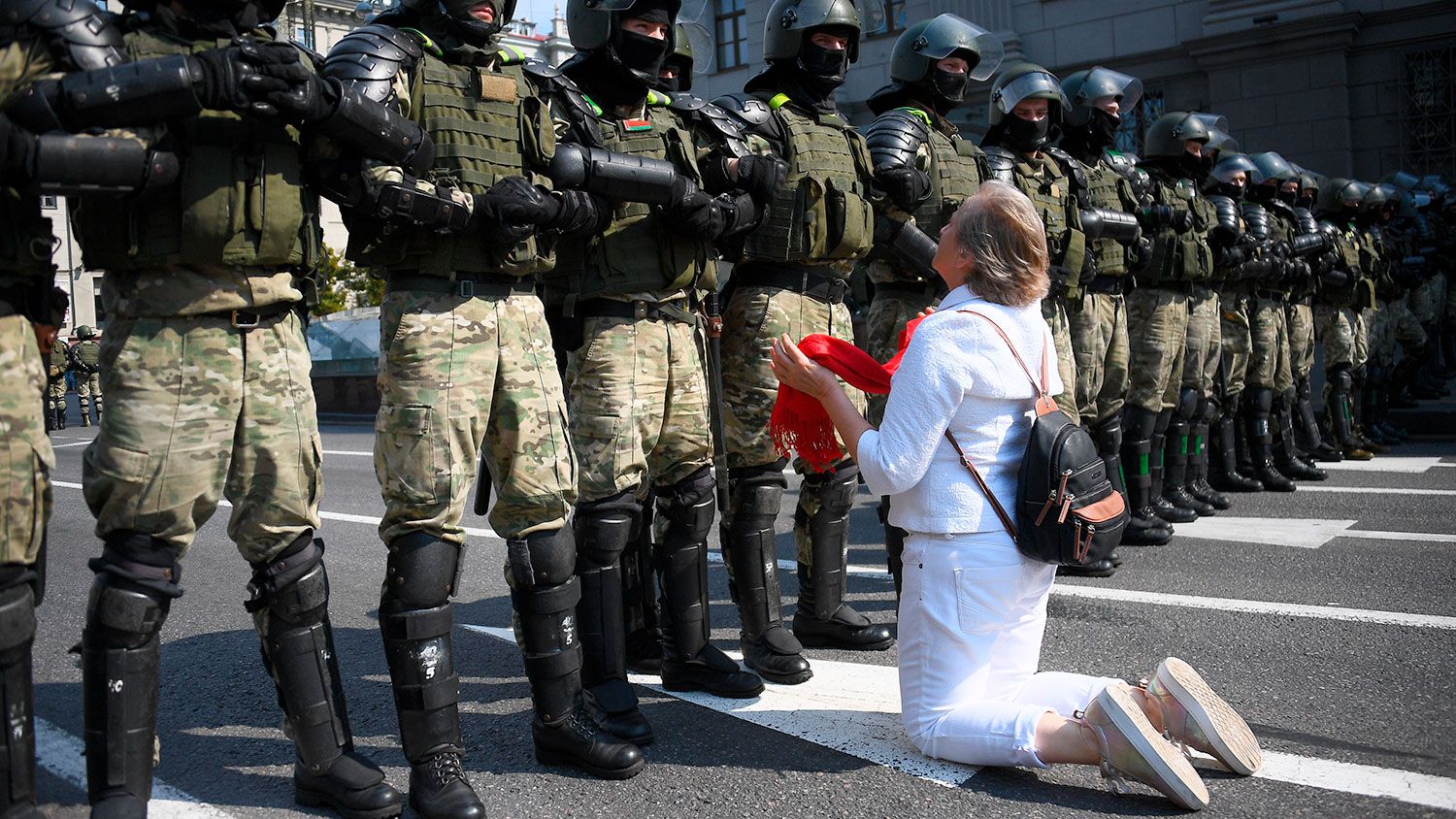 Із днем народження, «бацька»: сотні тисяч людей знову вийшли на протести у Білорусі