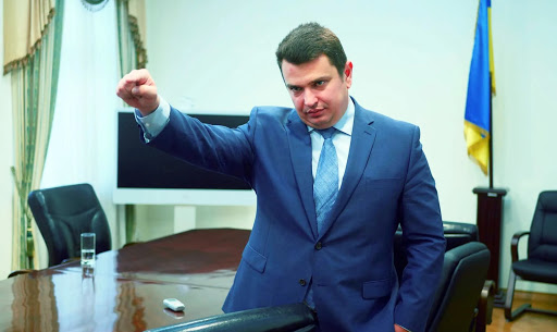 Чуби тріщать: чому КСУ визнав  незаконним призначення Артема Ситника директором НАБУ