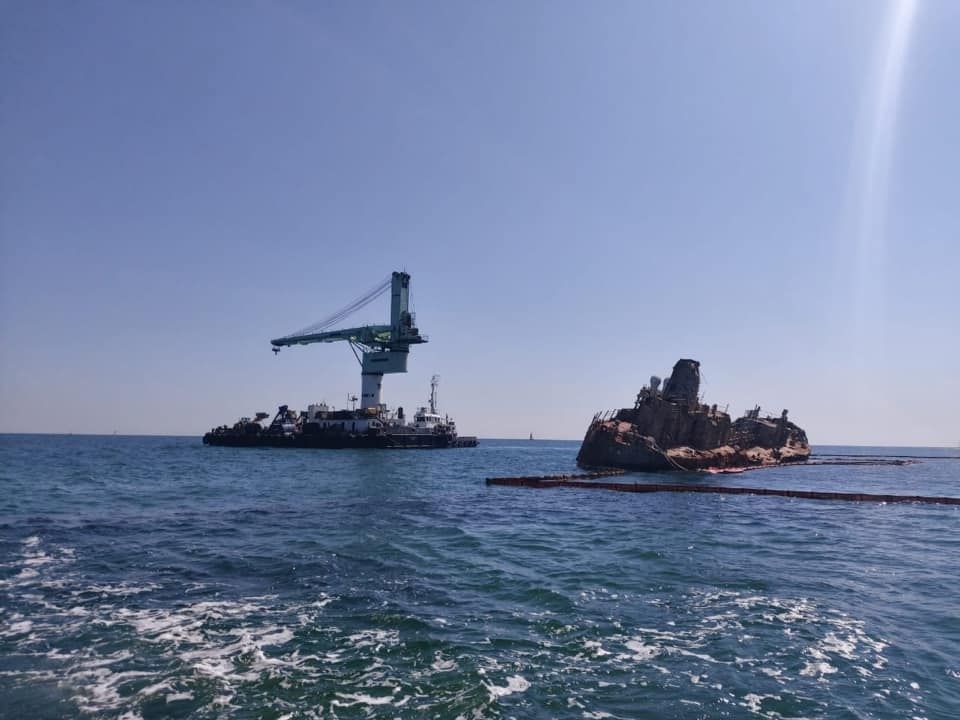 Фінальний етап знешкодження танкера Delfi в Одесі розтягнеться  до листопада