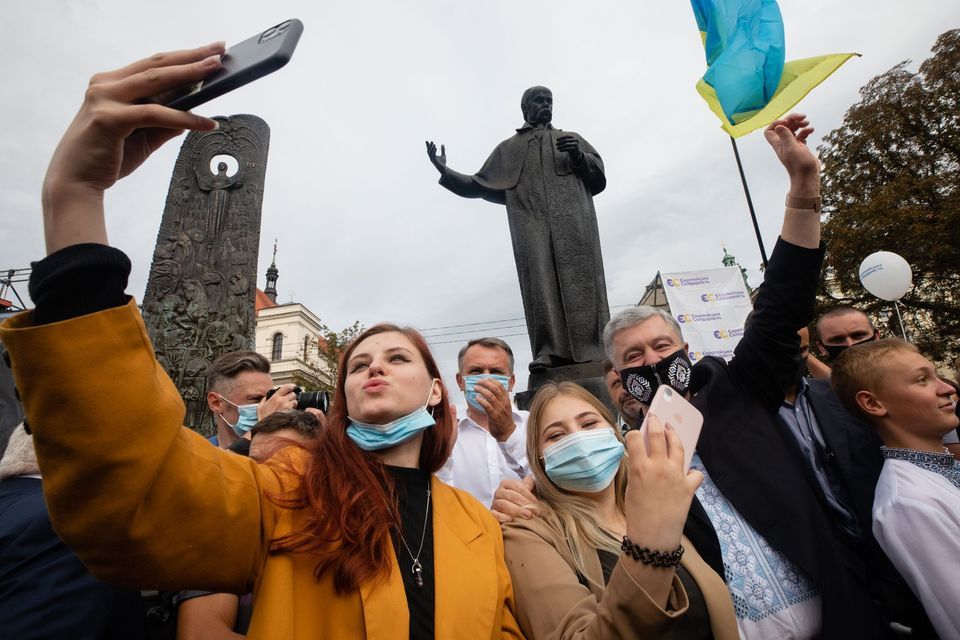 Справи Порошенка: ДБР закрило кілька проваджень