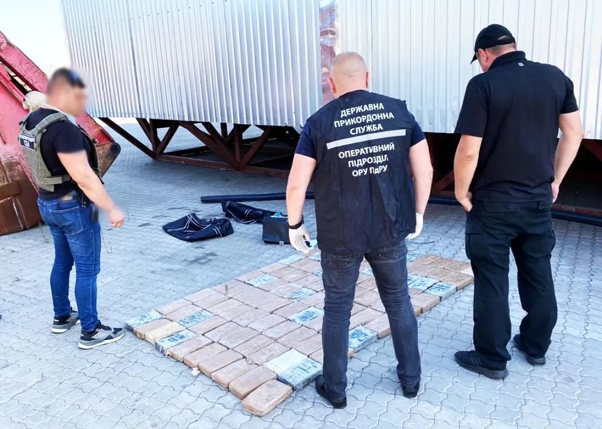 У порту «Південний» затримали рекордну партію кокаїну