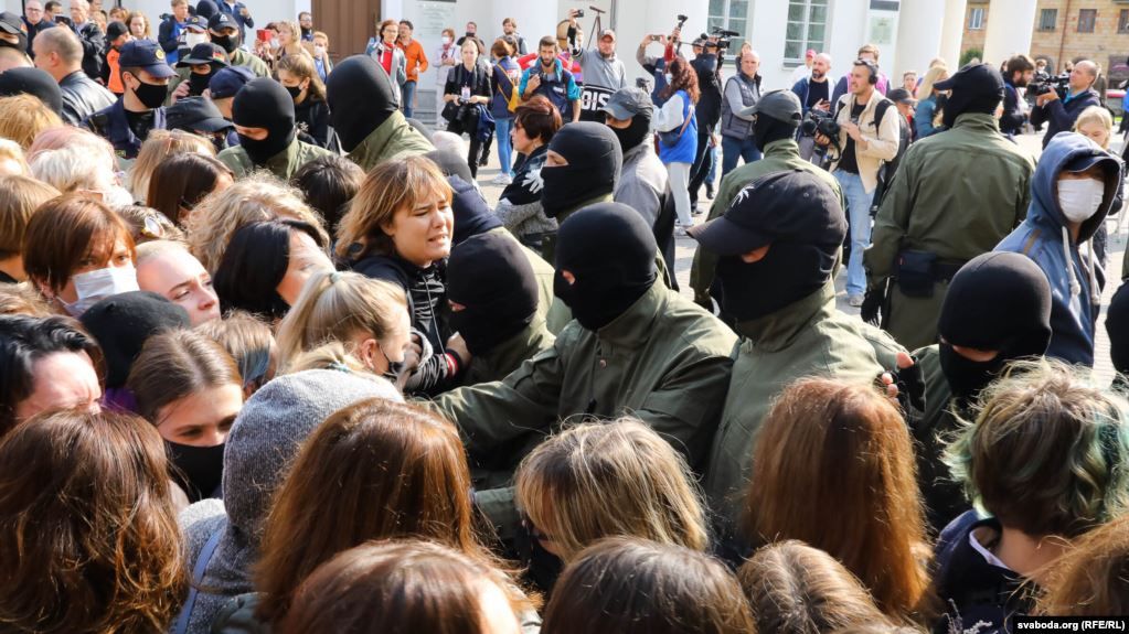 Жіночий марш у Мінську брутально розігнали силовики, фото