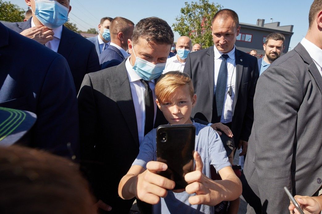 Рейтинг Зеленського  обвалився на чверть за три місяці