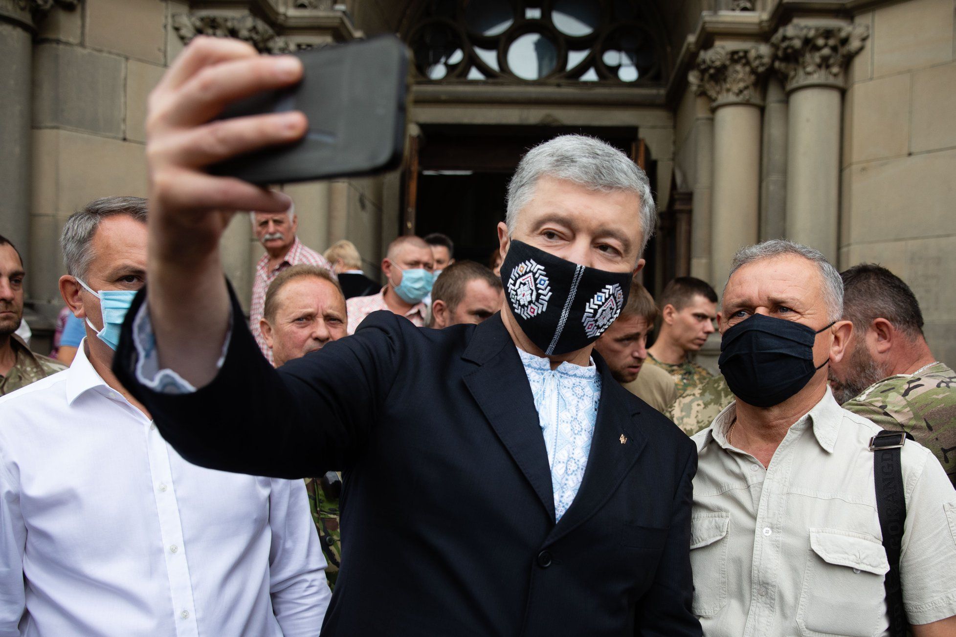 Порошенка викликають до суду за позовом Суркіса