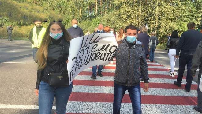 У Житомирі працівники психлікарні перекрили трасу через зарплати