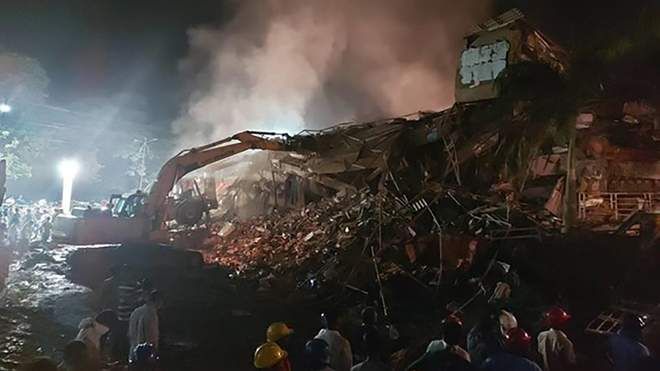 В Індії обвалилась багатоповерхівка: 10 загиблих