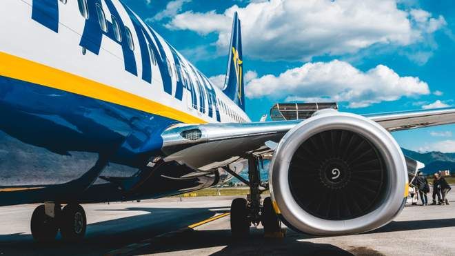 Ryanair тимчасово скасувала штрафи за перебронювання квитків