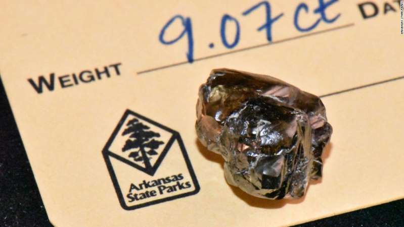 У США у парку «Кратер алмазів» чоловік знайшов діамант на 9 каратів