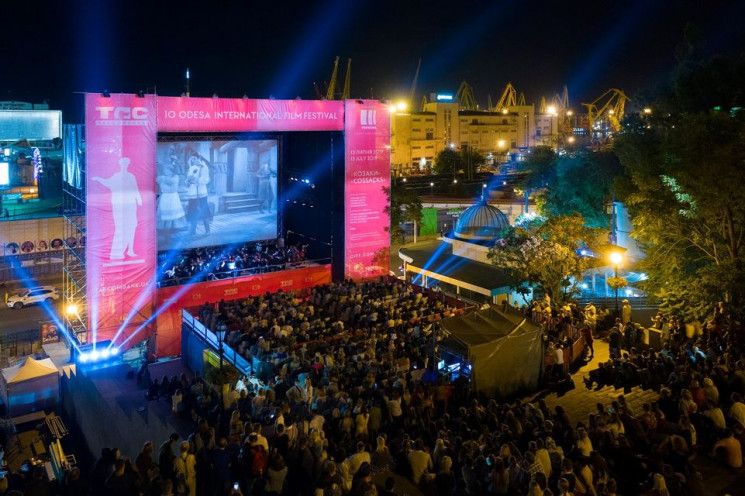 Фільм просто неба: на Потомкінських сходах показали стрічку Одеського кінофестивалю