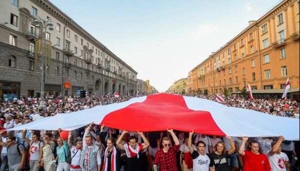 Польща та Литва відкликали з Білорусі 35 дипломатів