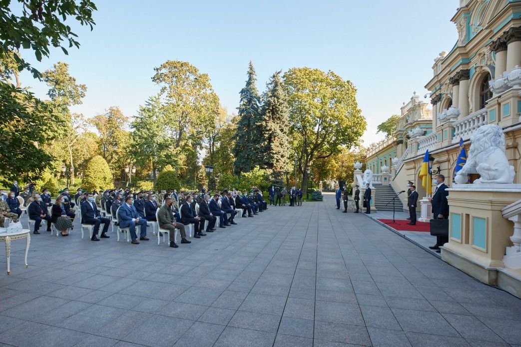 Всеукраїнське опитування: Зеленський озвучив перше запитання