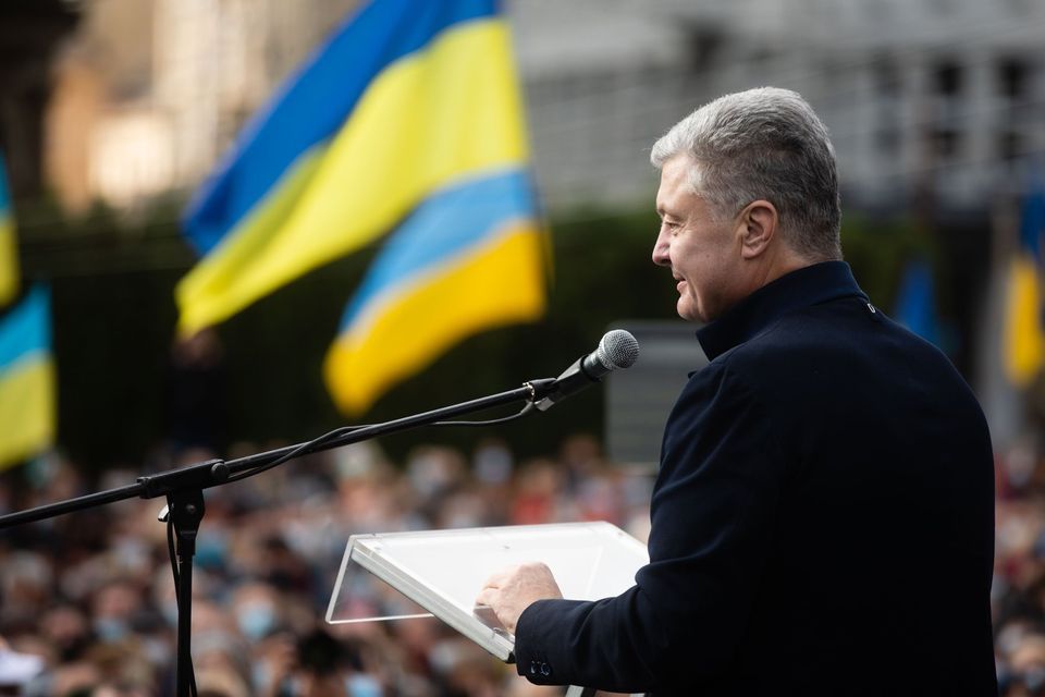 Порошенко вважає заборону книги про Стуса ганьбою для суду і Медведчука