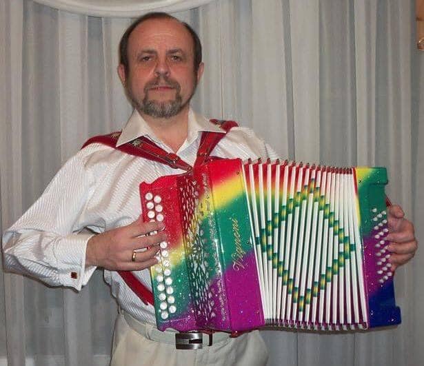 Грав на гармошці 12 годин поспіль: як Іван Сухий із Жашкова встановив національний рекорд України