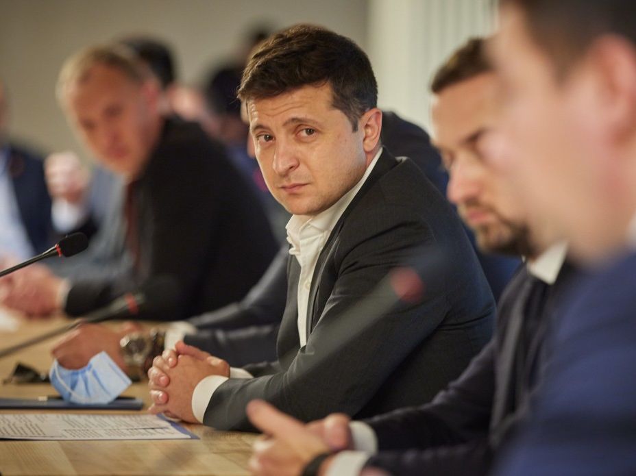Суд дозволив Зеленському провести всеукраїнське опитування під час виборів