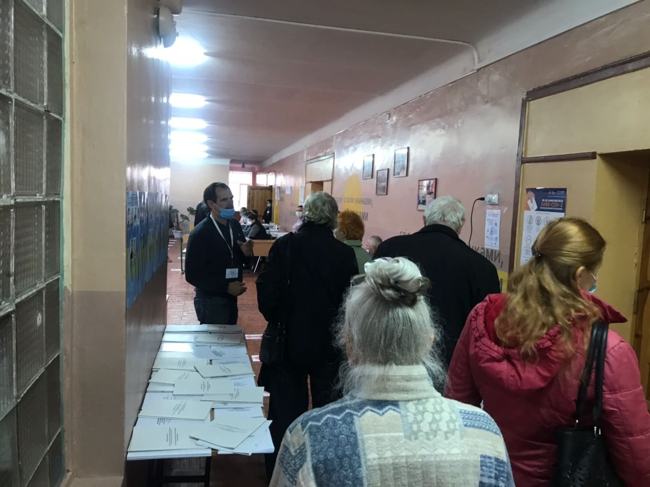 Місцеві вибори в Україні: не забудьте паспорт і ручку