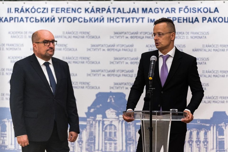 Глава МЗС Угорщини Петер Сійярто агітує за проугорські партії на Закарпатті