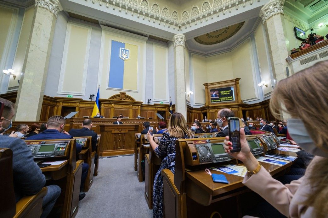 Зеленського розкритикували через намір розпустити КСУ