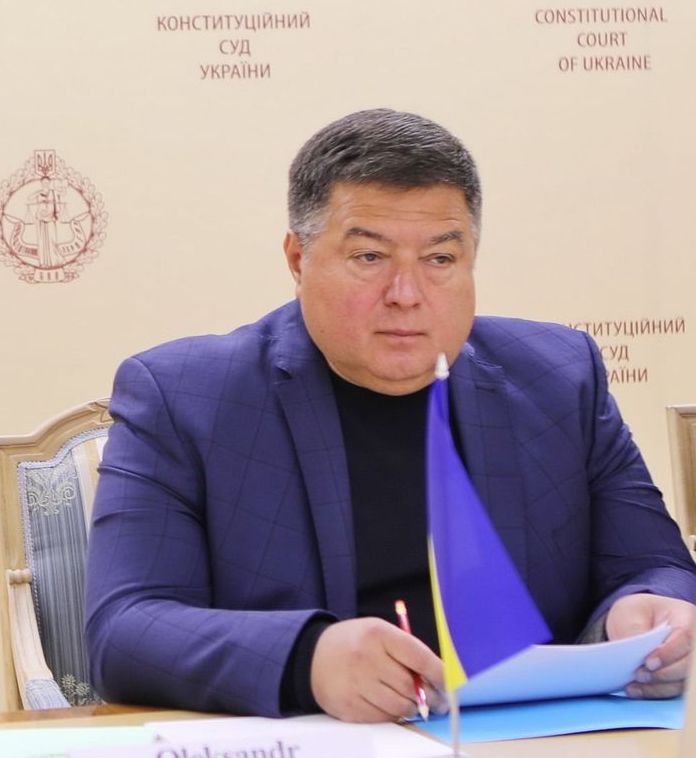 Голові КСУ Тупицькому закидають державну зраду через ділянку в Криму