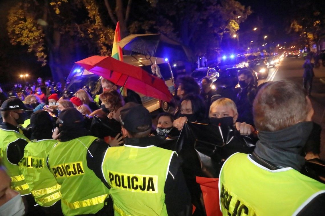 Заборона абортів: у Варшаві на мітинг вийшло сто тисяч людей
