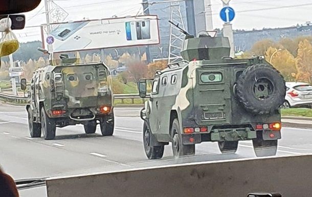 Акція протесту Дзяди: до Мінська пригнали всюдиходи з кулеметами