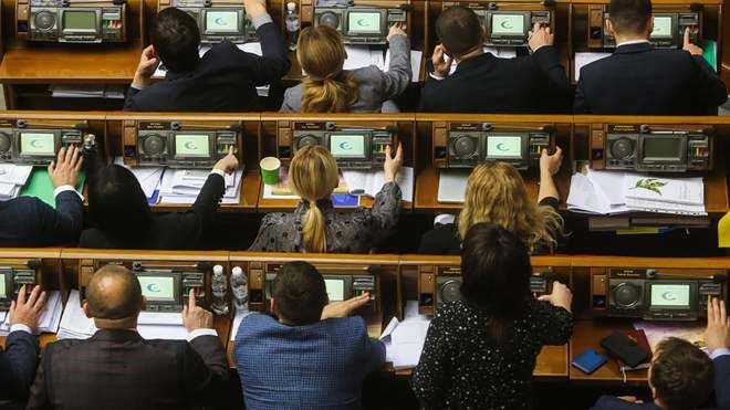Рада відклала розгляд законопроєктів про Конституційний Суд через Дубінського