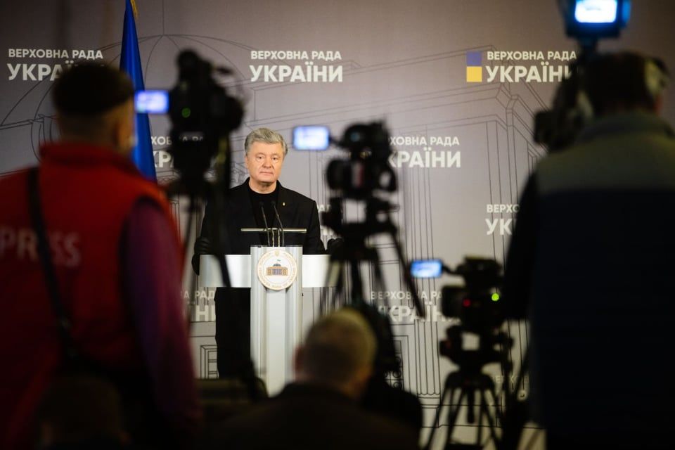 Порошенко вимагає обирати суддів КСУ тільки після перевірки на доброчесність