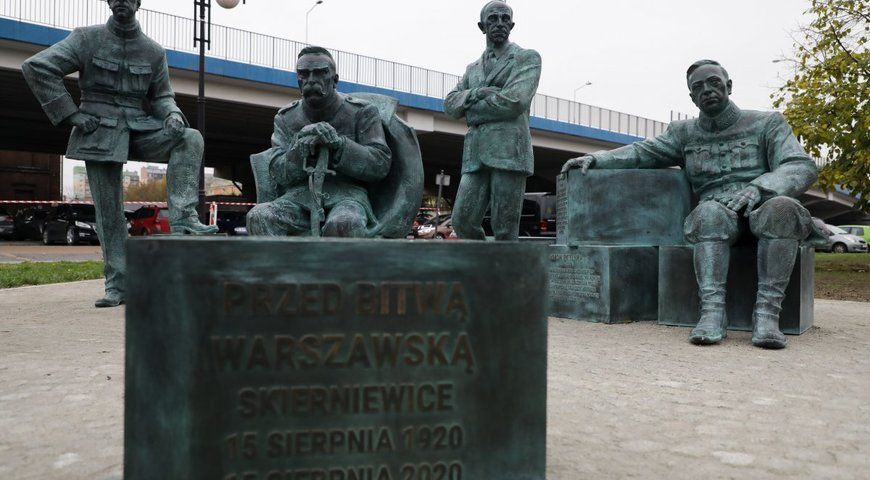 У Польщі встановили пам'ятник із Симоном Петлюрою
