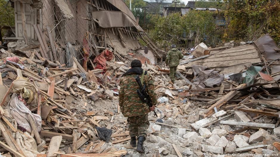 Конфлікт за Нагірний Карабах: у Баку святкують, в Єревані протестують, а виграє Москва