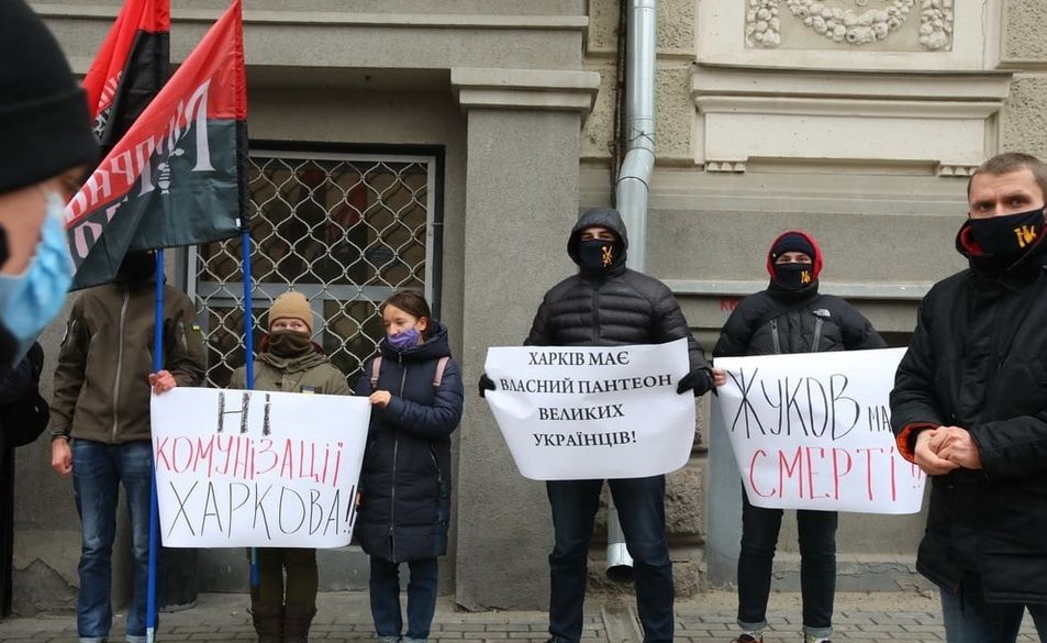У Харкові пікетували суд через можливе перейменування проспекту Григоренка на честь Жукова