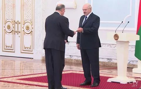 Лукашенко не виключає свого відсторонення від влади