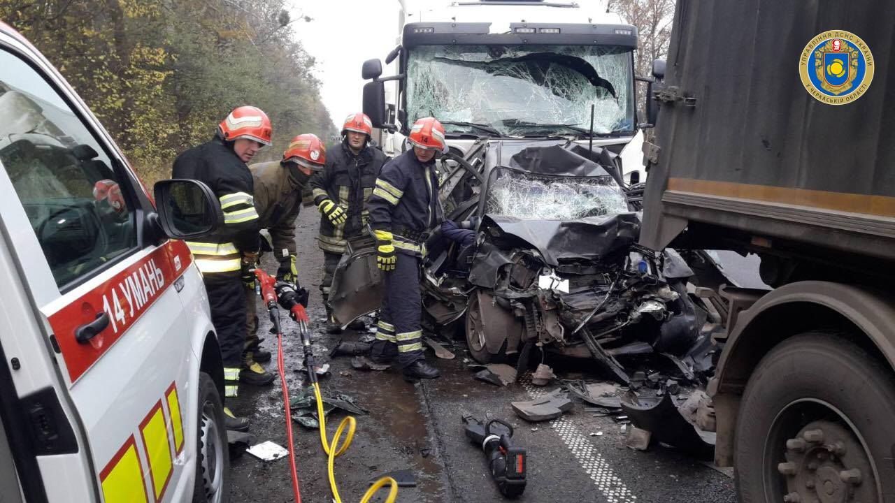 Жінка із 6-річною дитиною загинули в ДТП на уманській трасі