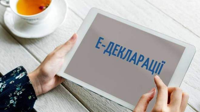 Зеленський зареєстрував законопроєкт про відповідальність за брехню в декларації