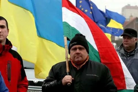 Клімкін закликав уважніше стежити за угорцями на Закарпатті