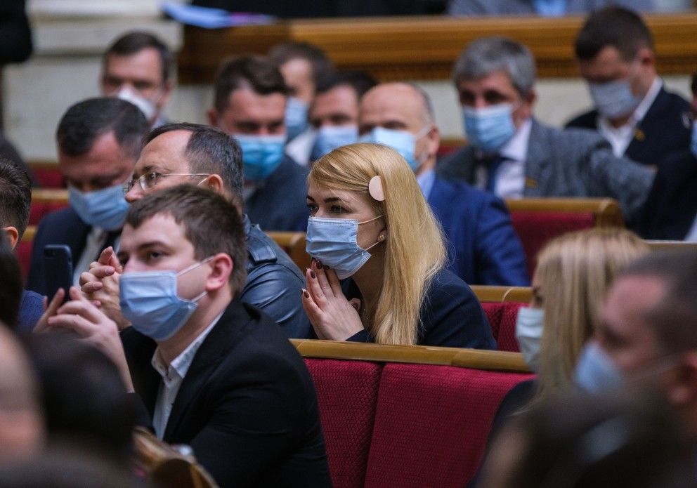 Бобік здох, монобільшості не існує