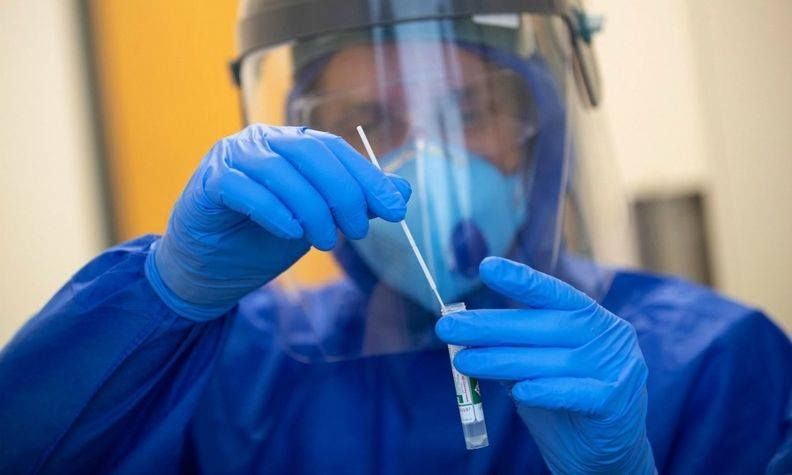 «Корона», яка руки гріє: чому насправді Зе-влада перенесла локдаун на «після свят»