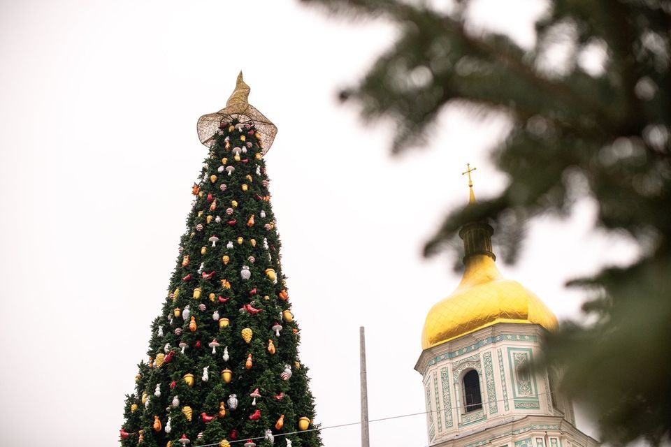 Головна ялинка України: відьмацький капелюх замінять на Різдвяну зірку