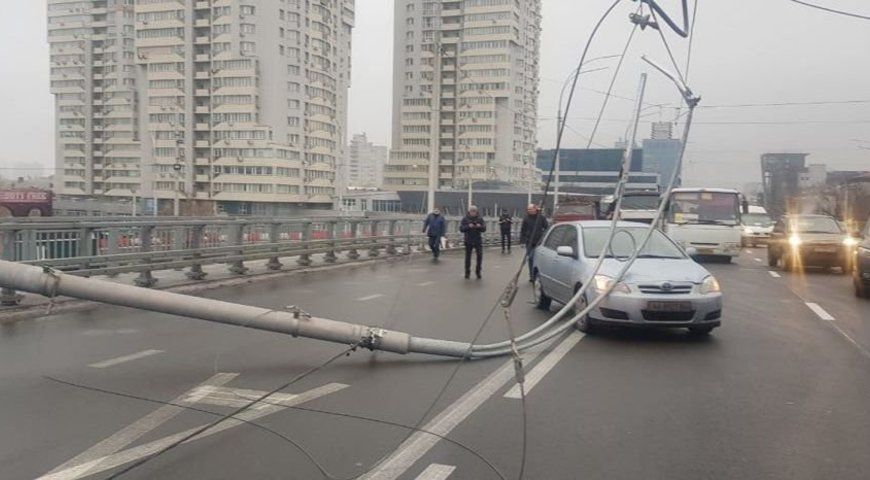 На Шулявському мості попадали опори