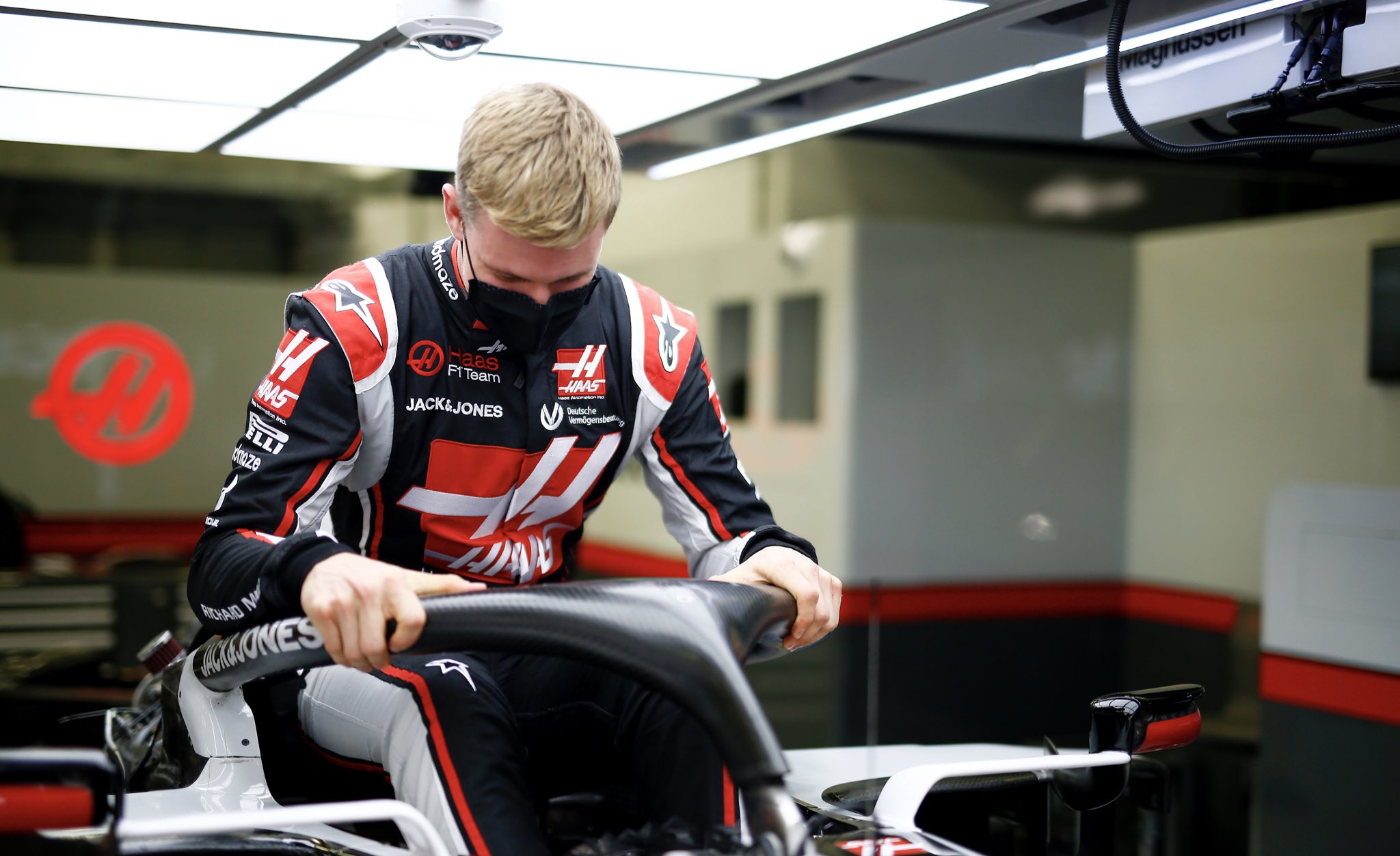 У «перехідному» сезоні «Формули-1» дебютуватиме син Міхаеля Шумахера