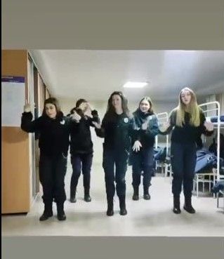 Танці під шансон: у Харківському університеті встановили танцівниць-курсанток