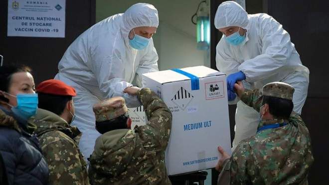У Євросоюзі розпочали масову вакцинацію від COVID-19
