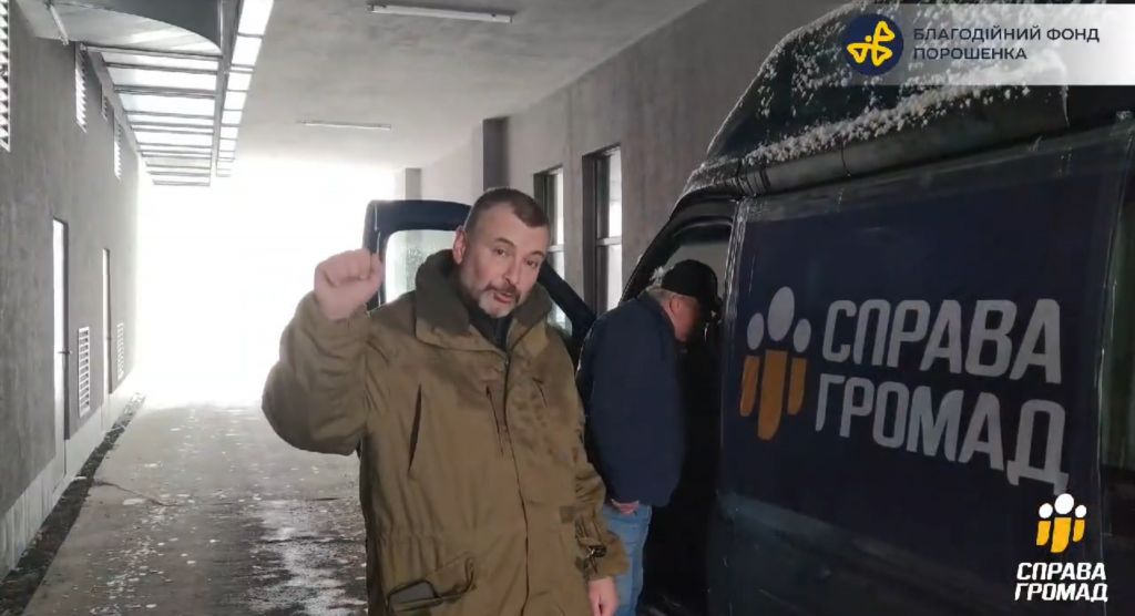 Волонтери передали кисневі концентратори від Порошенка медикам прифронтової зони, фото
