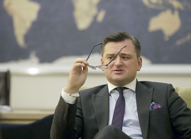 Дмитро Кулеба вважає російську вакцину гібридною зброєю проти України