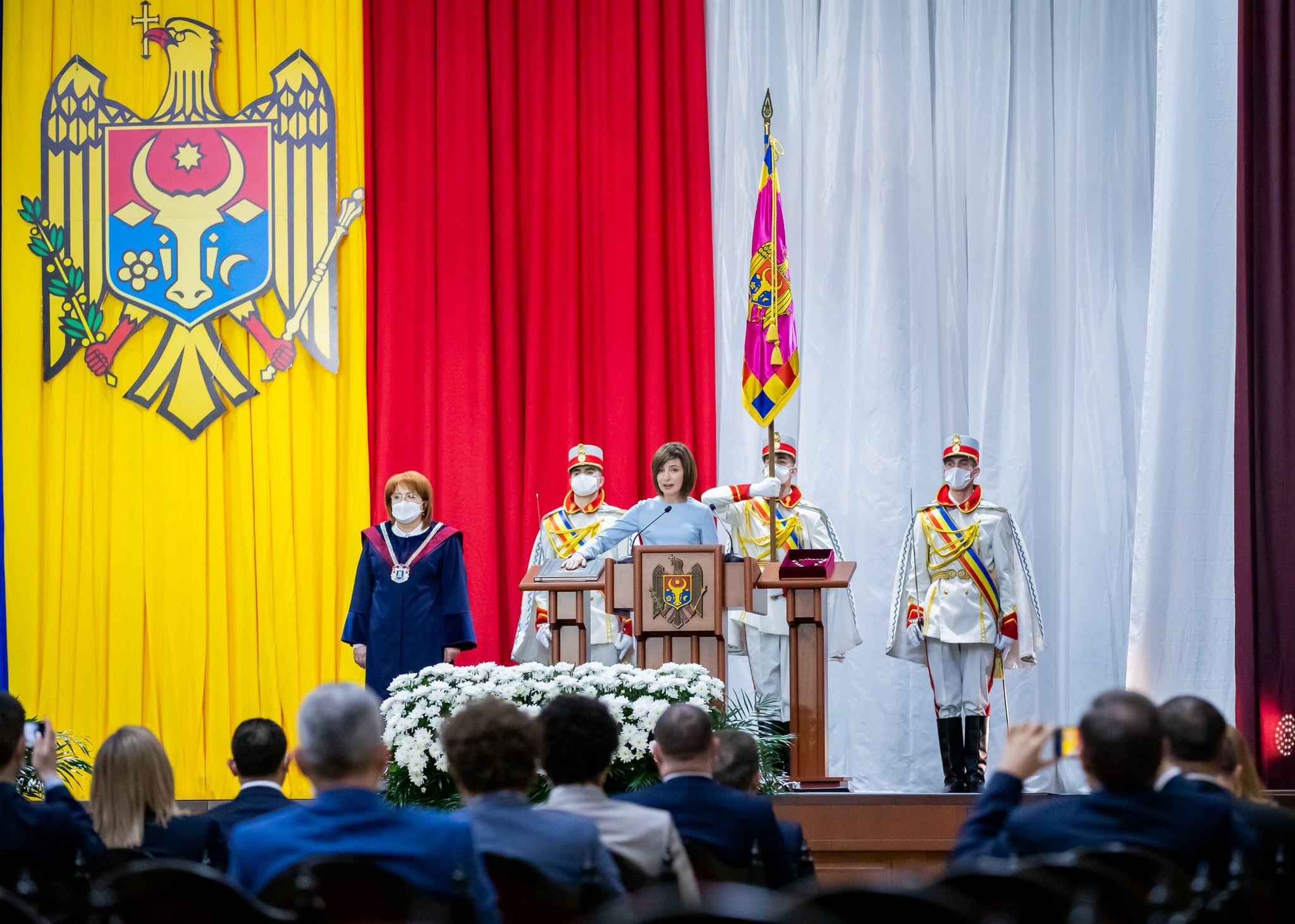 Санду під час інавгурації говорила українською та іншими мовами, відео