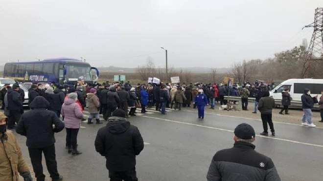 На Полтавщині мітингувальники перекрили трасу Київ – Харків через платіжки за газ