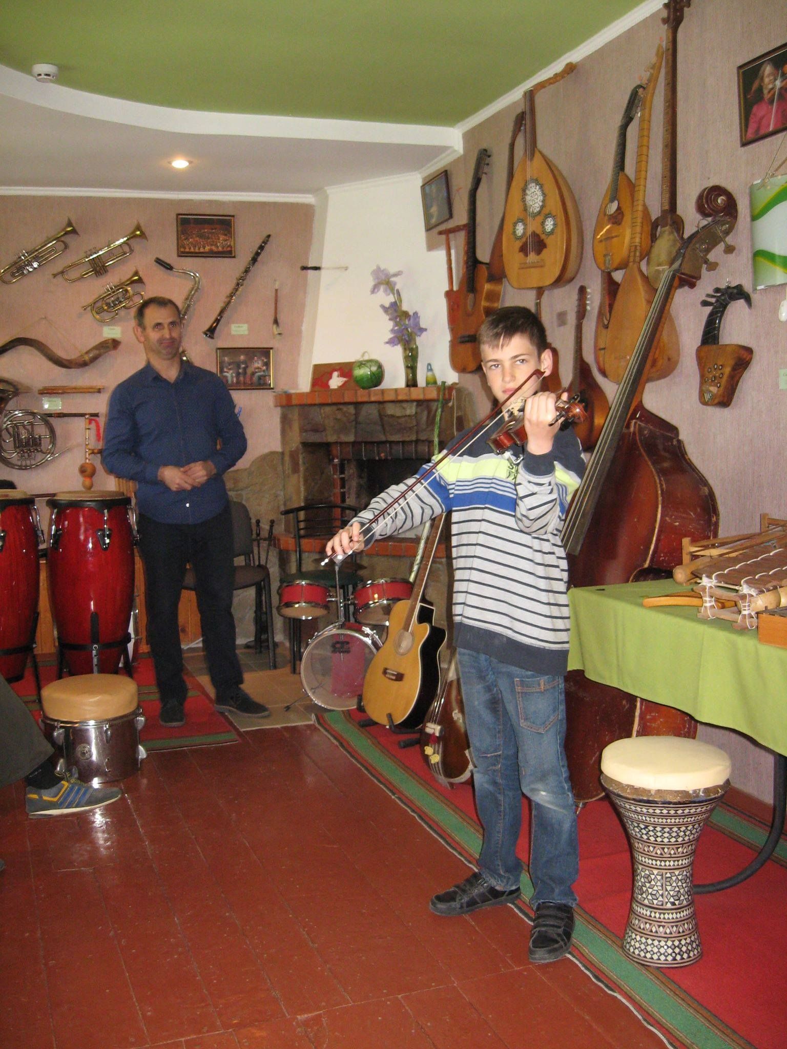 Музичний центр «Камертон» вирушить по сільських школах Тернопілля