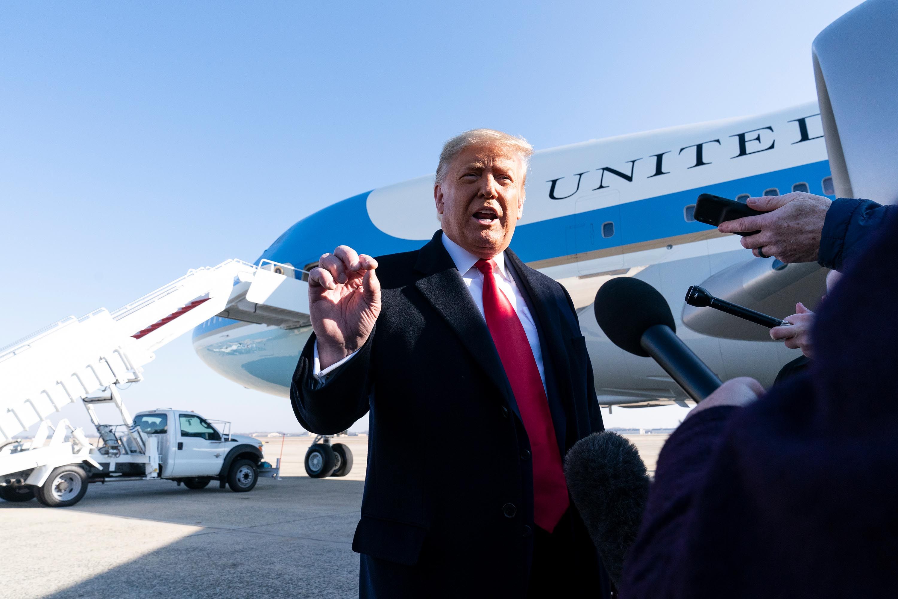 «Полювання на відьом»: Трамп засуджує спробу оголосити йому імпічмент