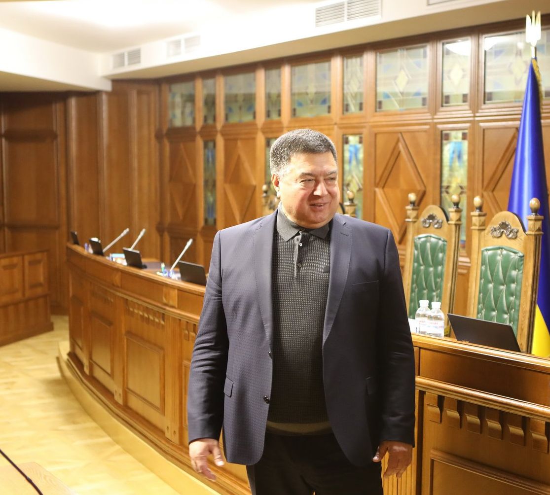 Олександр Тупицький не може потрапити до будівлі КСУ через охорону УДО
