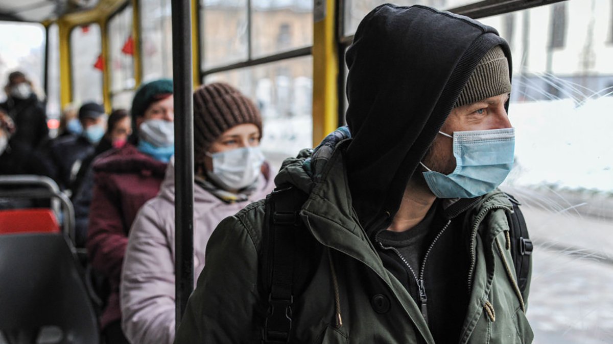 Без обмежень: після 25 січня регіони самостійно визначатимуть карантинні заходи